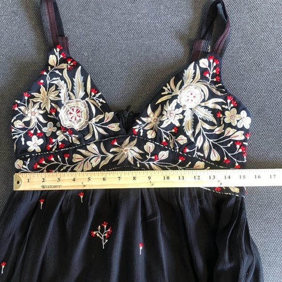 ANTHROPOLOGIE Ranna Gill Fiona Black Maxi Dress Red Floral Embroidery Ruffle Hem - Picture 11 of 15